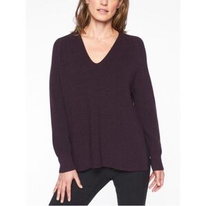 Athleta Switchback pullover split hem merino wool sweater in Plum v neck small